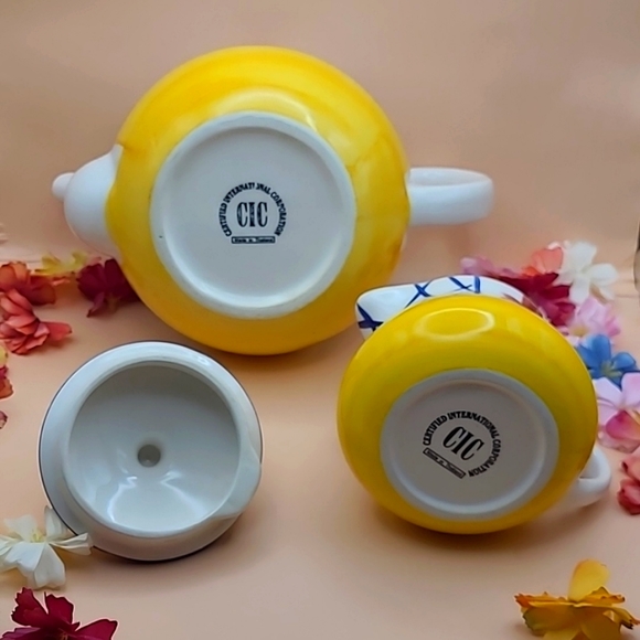 CIC handpainted ceramic teapot yellow blue and white with matching creamer - Picture 4 of 7